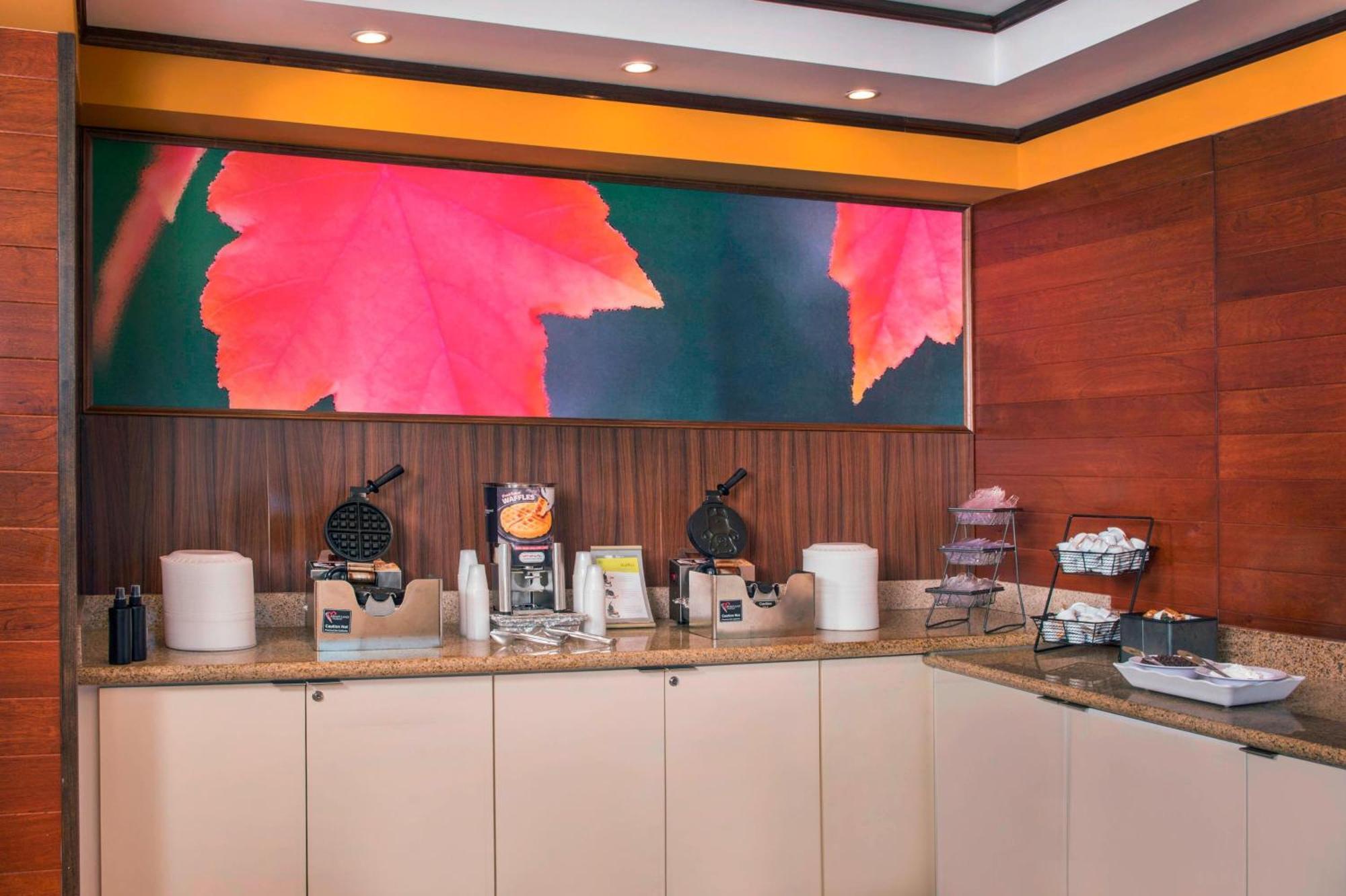 Fairfield Inn & Suites By Marriott Williamsburg Restaurant photo